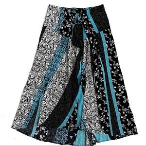 Laundry boho skirt. Small. Waist belted-adjustable. Slit-side. Zipper. NWOT.